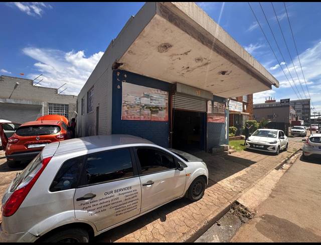 2,230M² INDUSTRIAL YARD FOR SALE IN KEMPTON PARK CENTRAL